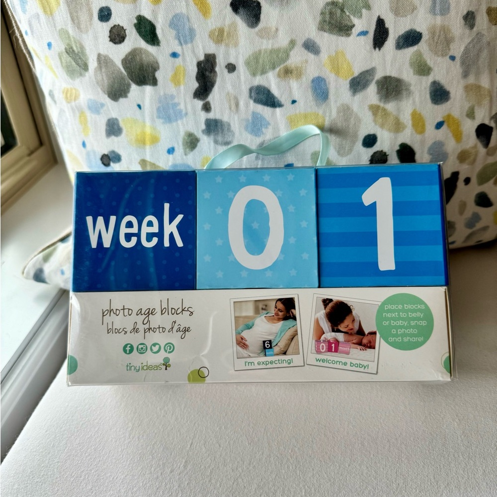 Baby's Photo Sharing Paper Age Blocks.
